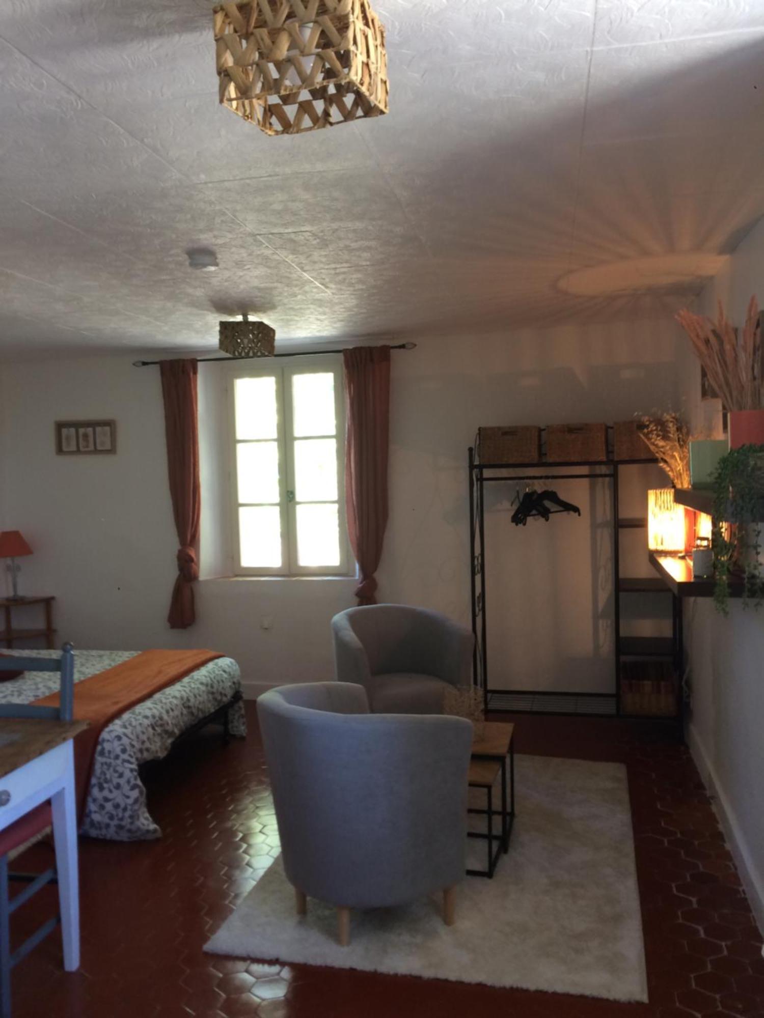 Au Coeur Du Village Provencal Tourtour Eksteriør billede